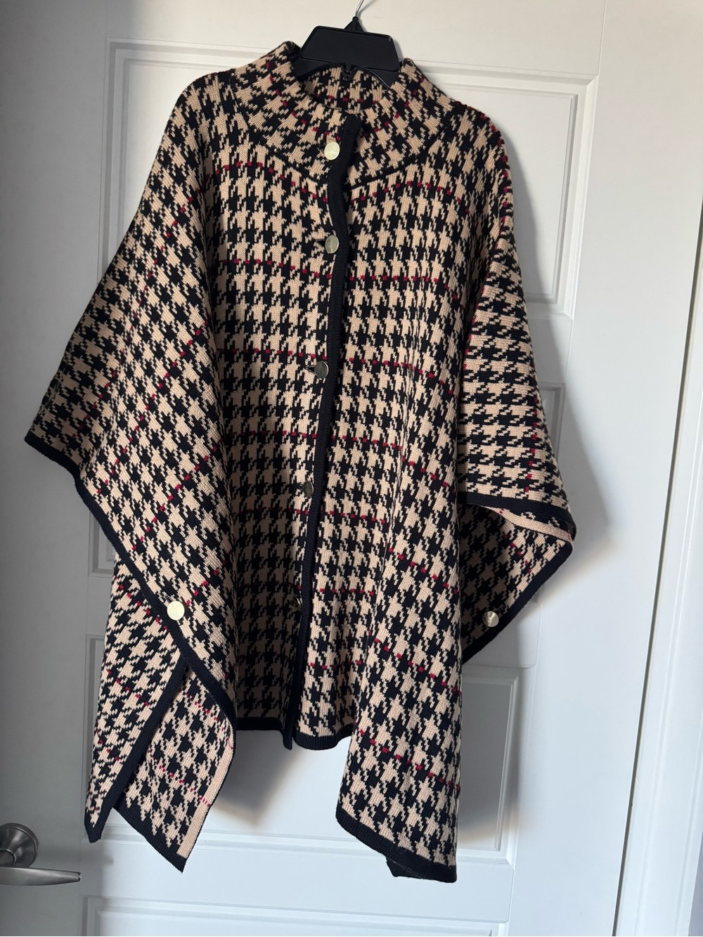 Evan Picone Black, Cream & Red Houndstooth Button-Front Poncho